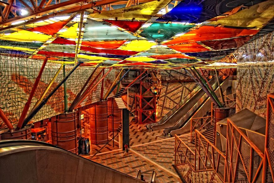 Stasiun Bawah Tanah Ini Beneran Bikin Kamu Bilang Wow Sambil Koprol